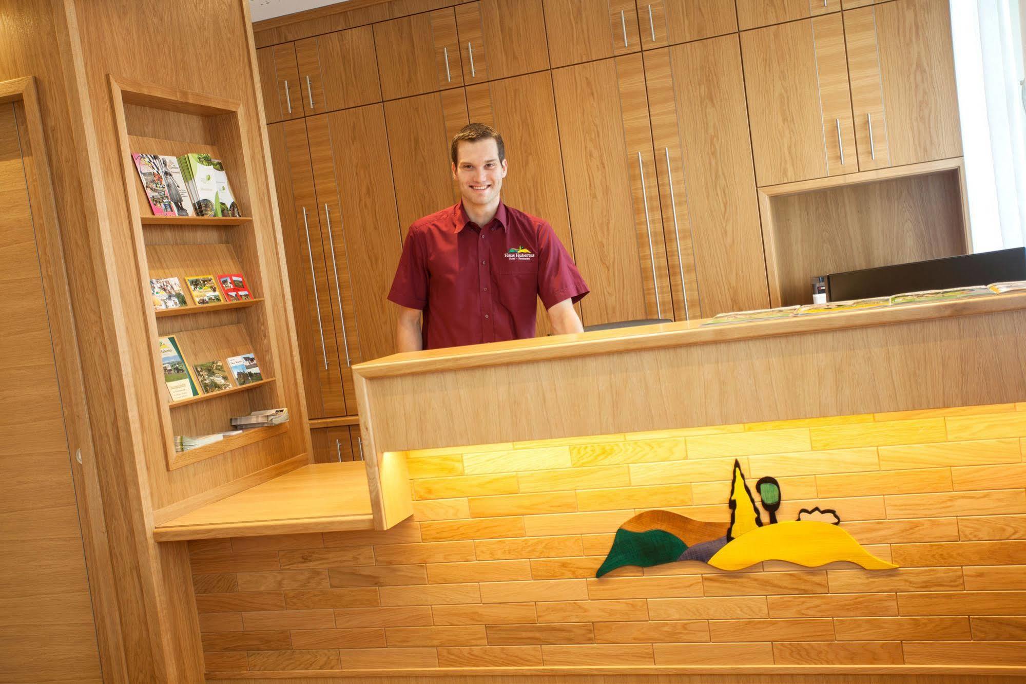 ホテル Haus Hubertus Winterspelt エクステリア 写真